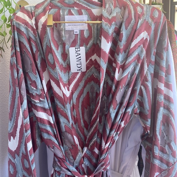 Robe - Picture 2 of 4